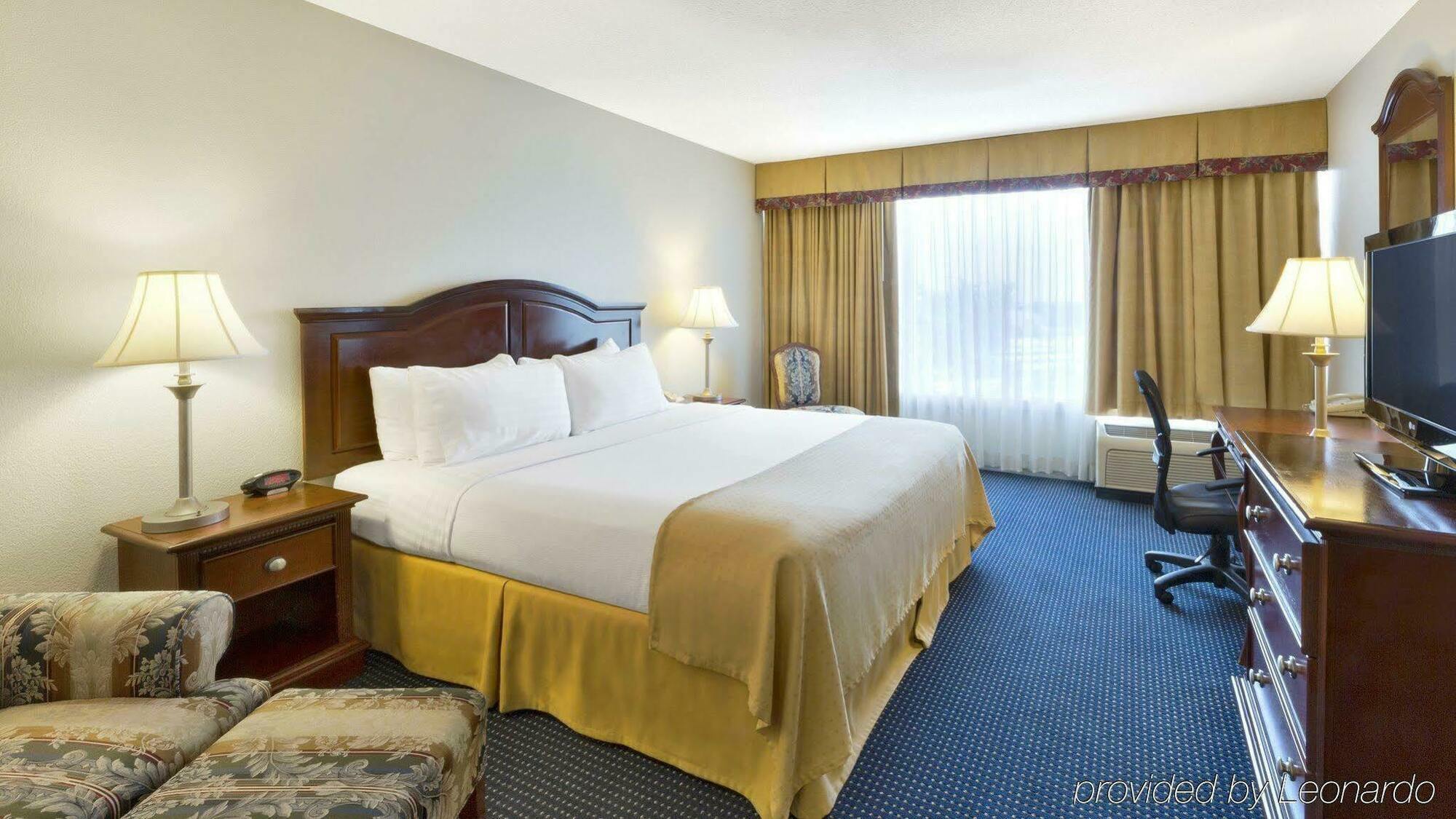 Hotel Wyndham Houston Hobby Airport 3*