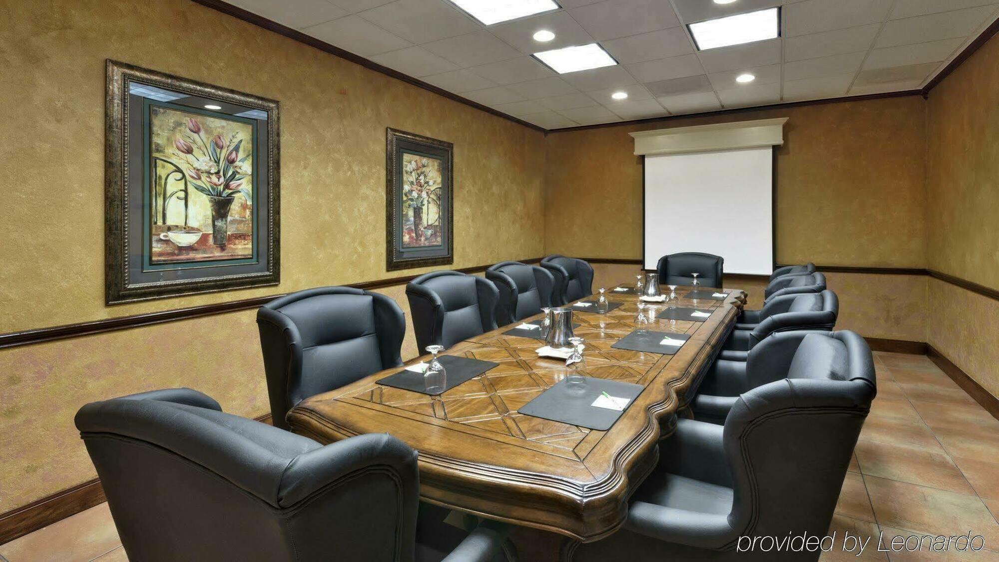 Hotel Wyndham Houston Hobby Airport 3*
