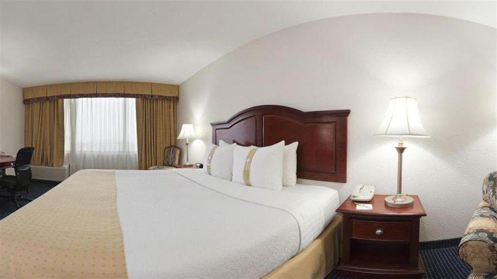 Wyndham Houston Hobby Airport Hotel 3*